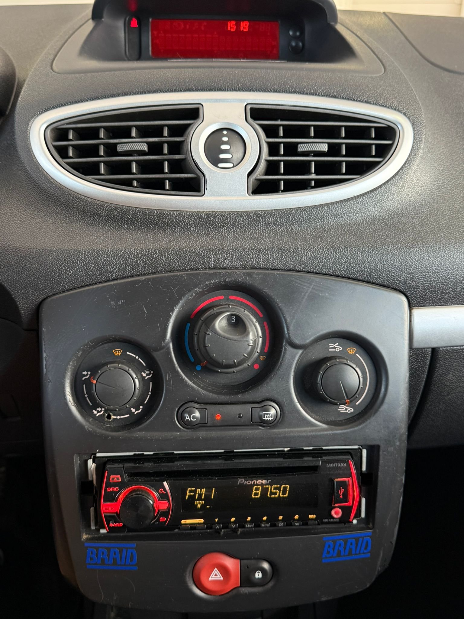 RENAULT CLIO 1.5 DCi