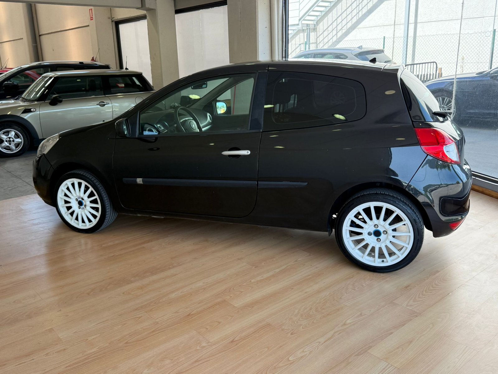 RENAULT CLIO 1.5 DCi