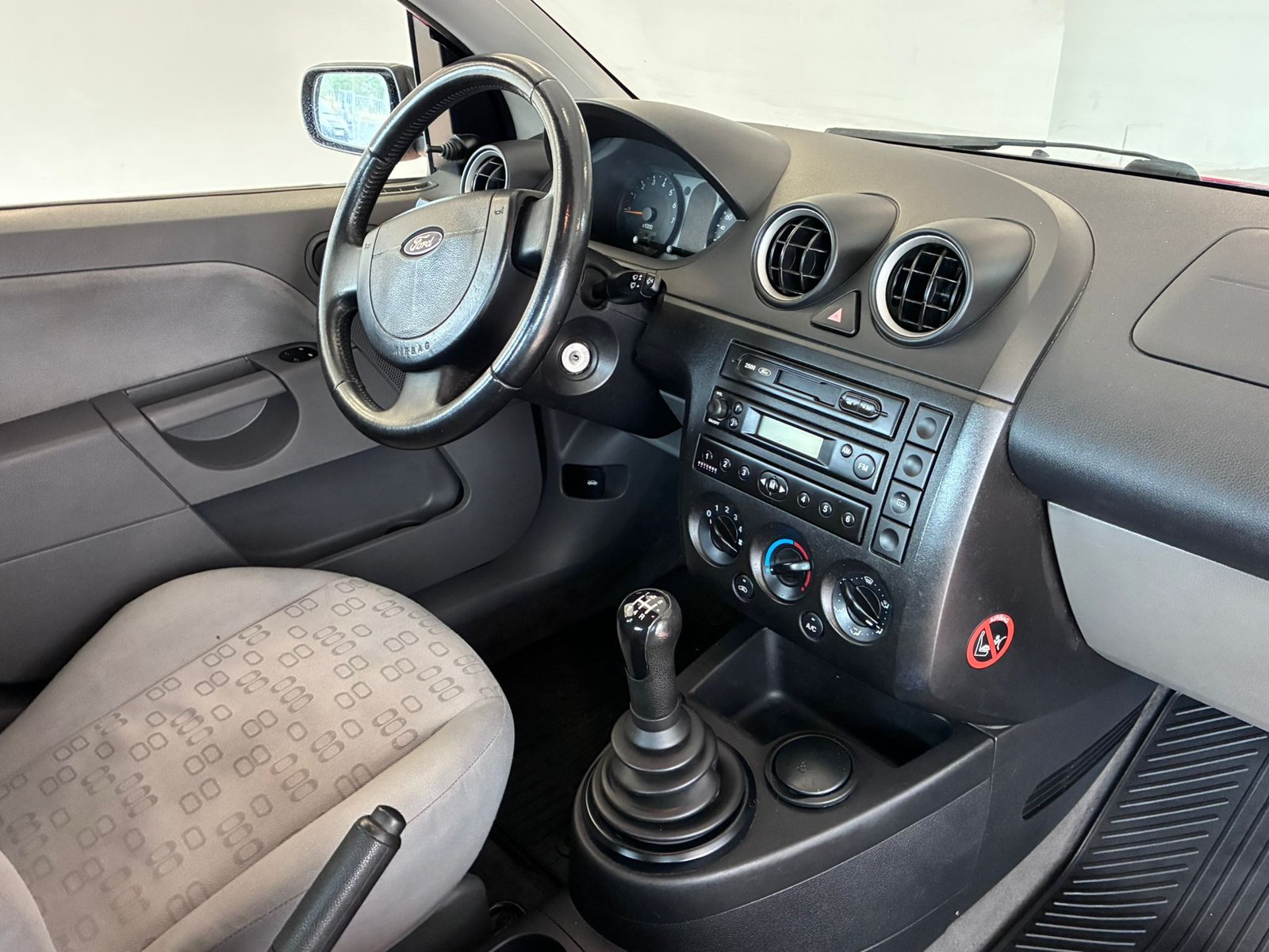 FORD FIESTA 1.3i