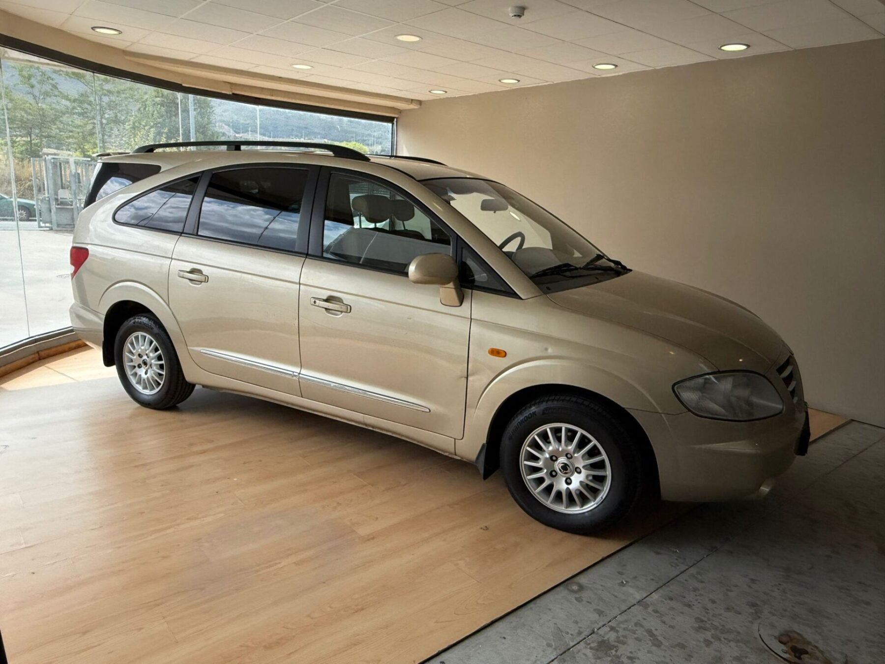 SSANGYONG RODIUS 270 XDi