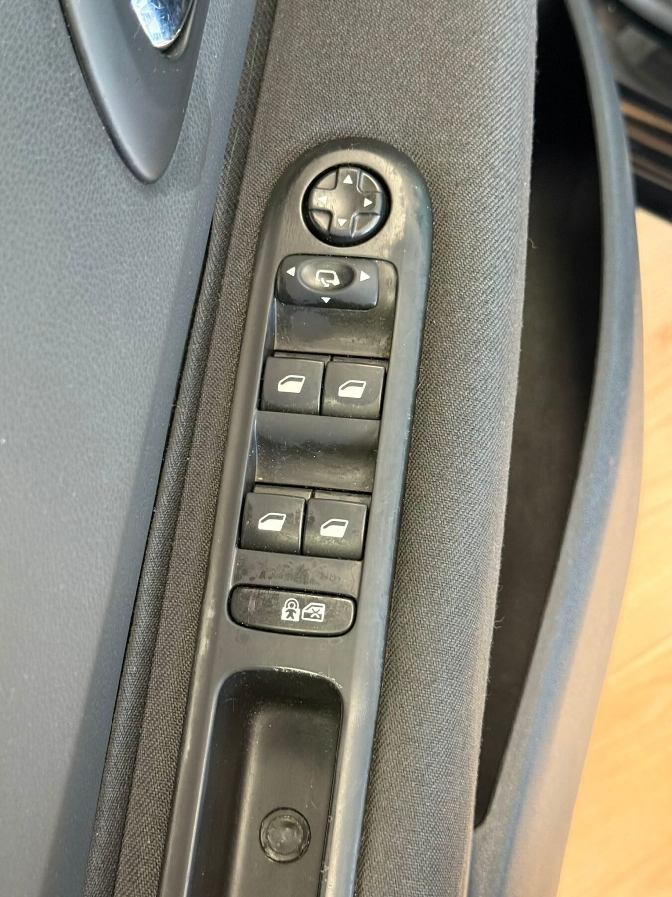 PEUGEOT 5008 1.6 HDi Style