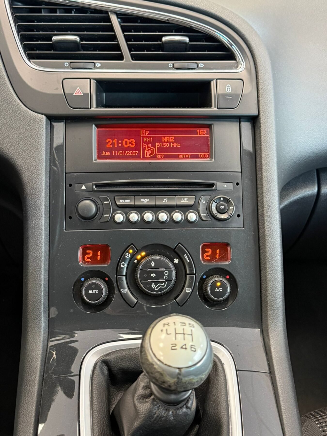 PEUGEOT 5008 1.6 HDi Style