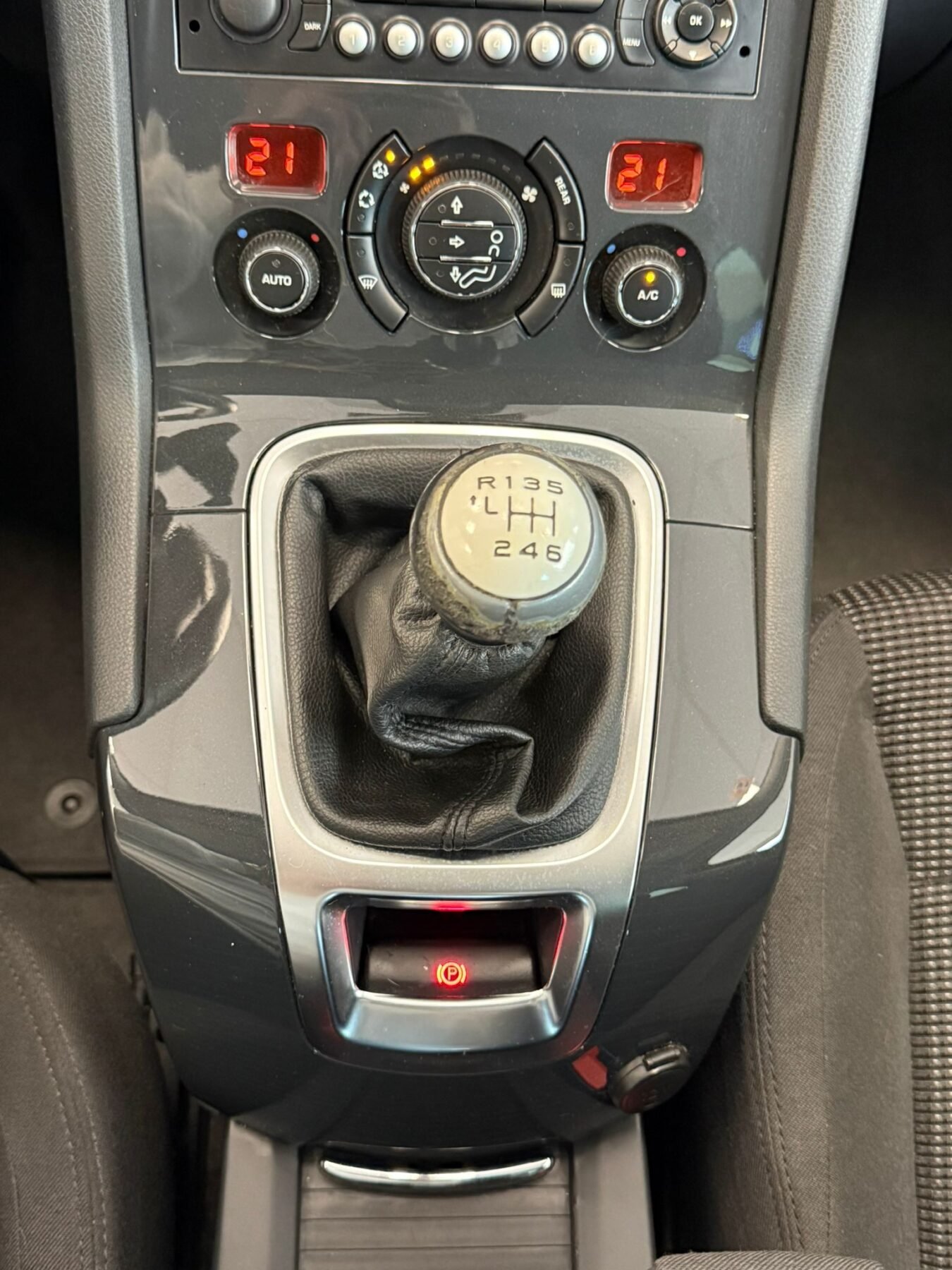 PEUGEOT 5008 1.6 HDi Style