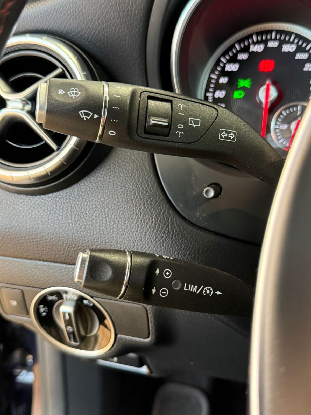 MERCEDES-BENZ CLA 200D