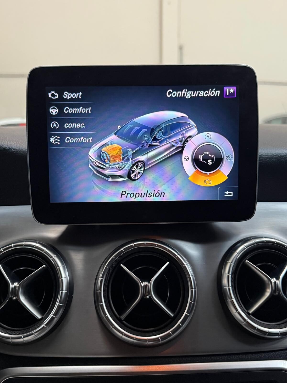 MERCEDES-BENZ CLA 200D