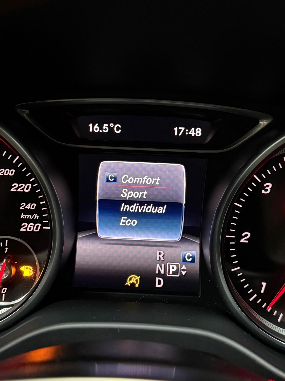 MERCEDES-BENZ CLA 200D