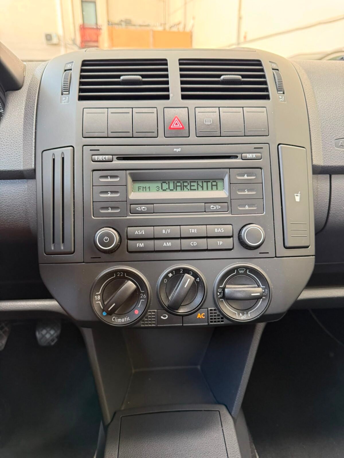 VOLKSWAGEN POLO 1.2i