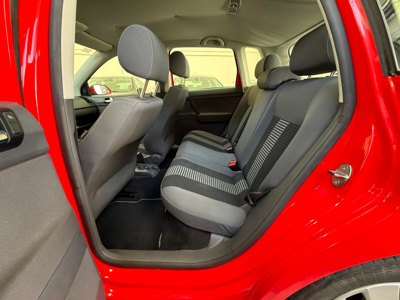 VOLKSWAGEN POLO 1.2i