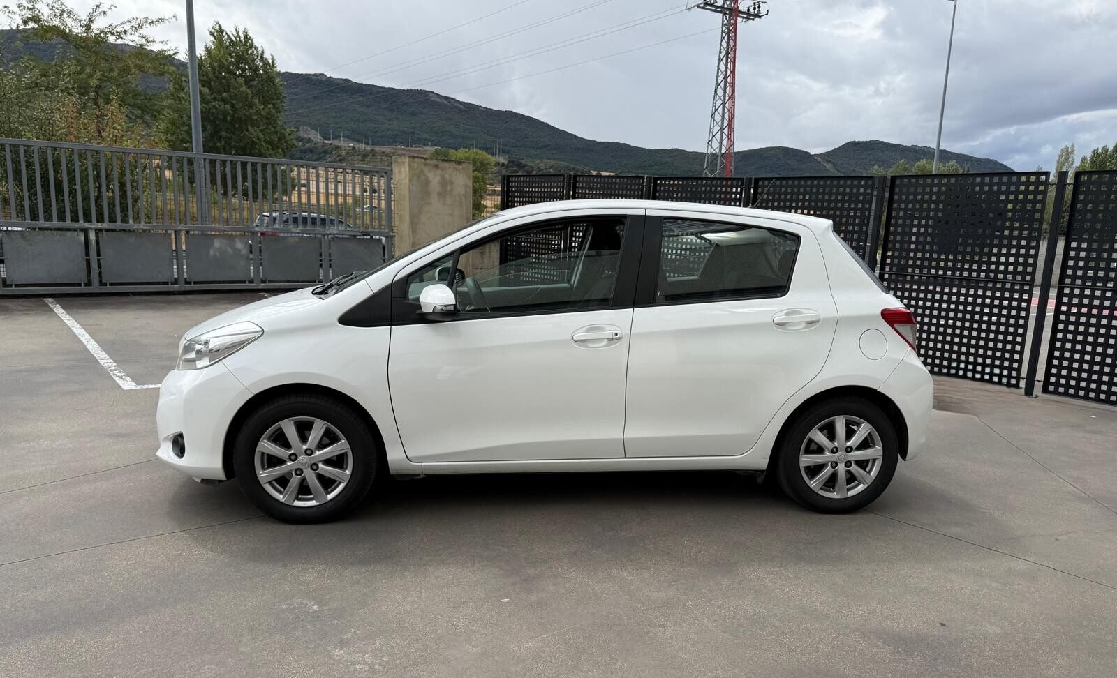 TOYOTA YARIS 1.Oi ACTIVE
