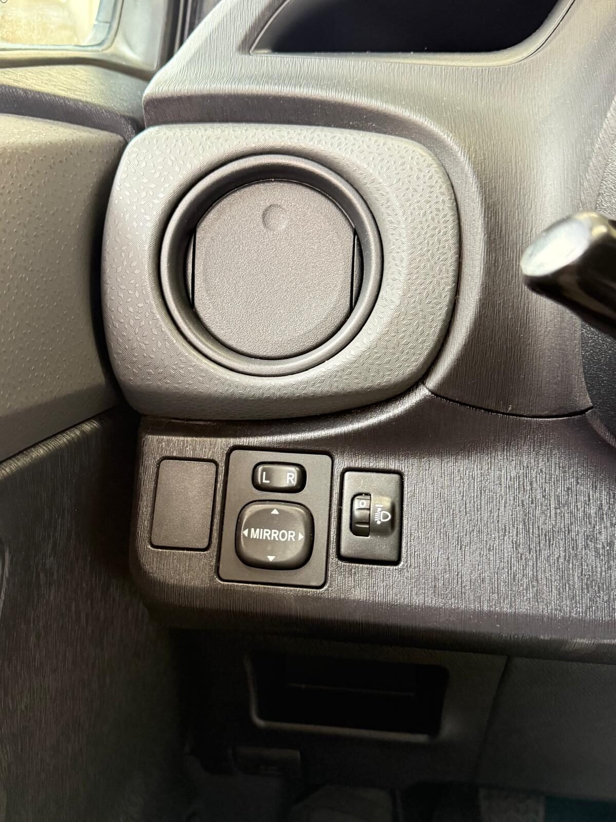 TOYOTA YARIS 1.Oi ACTIVE