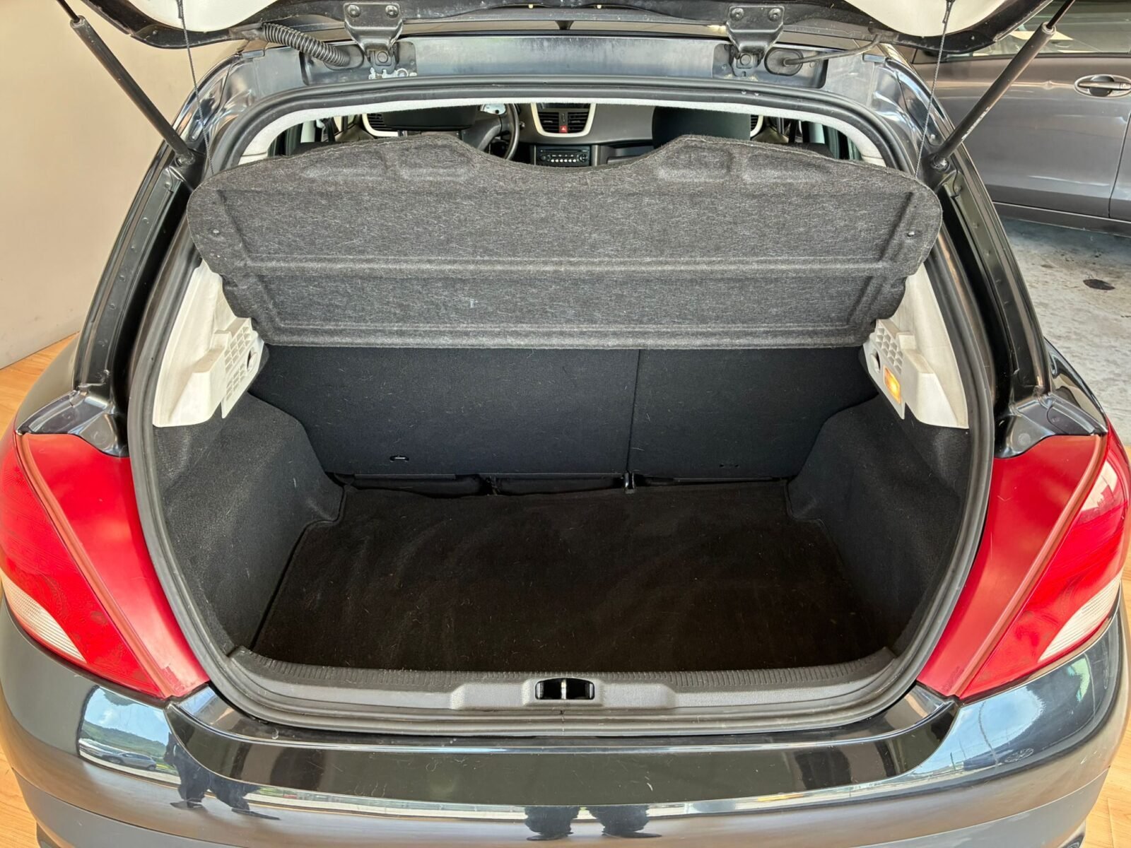 PEUGEOT 207 1.4i Confort