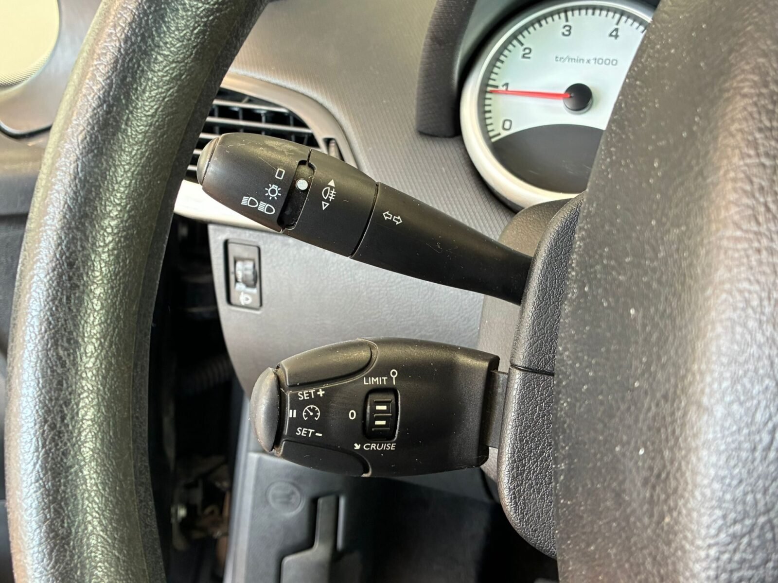 PEUGEOT 207 1.4i Confort