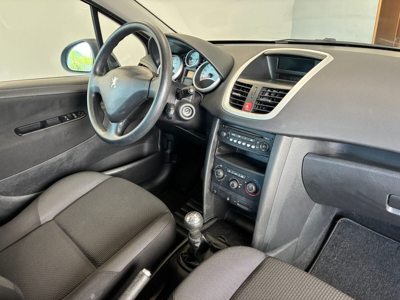 PEUGEOT 207 1.4i Confort