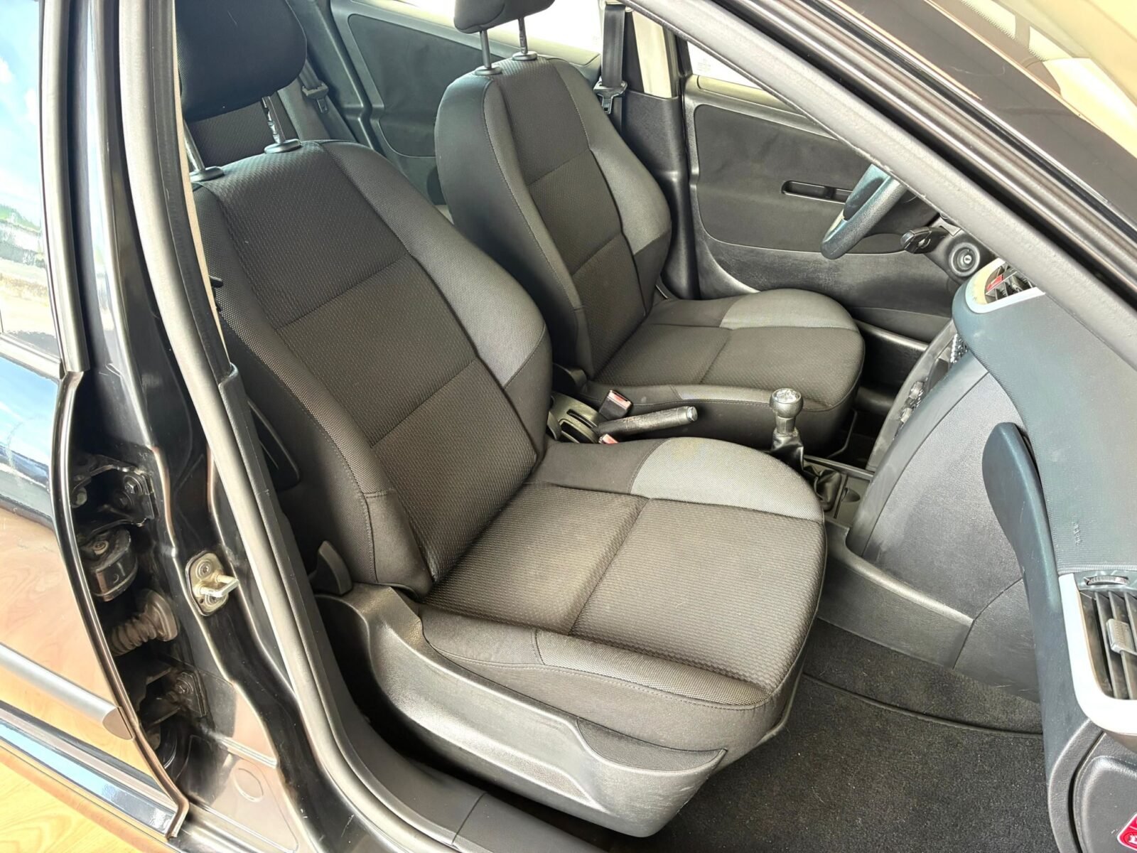 PEUGEOT 207 1.4i Confort