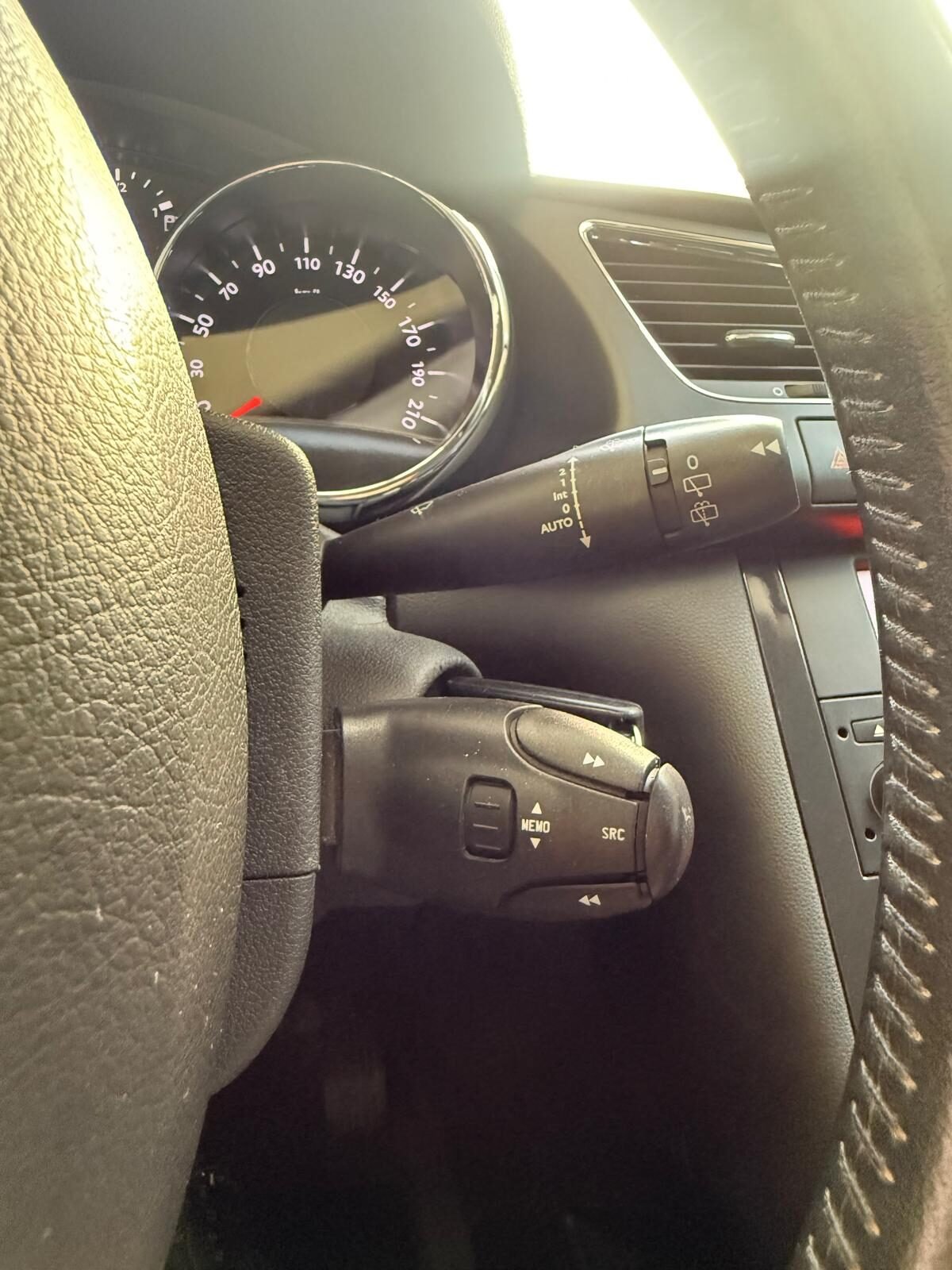 PEUGEOT 3008 1.6HDi
