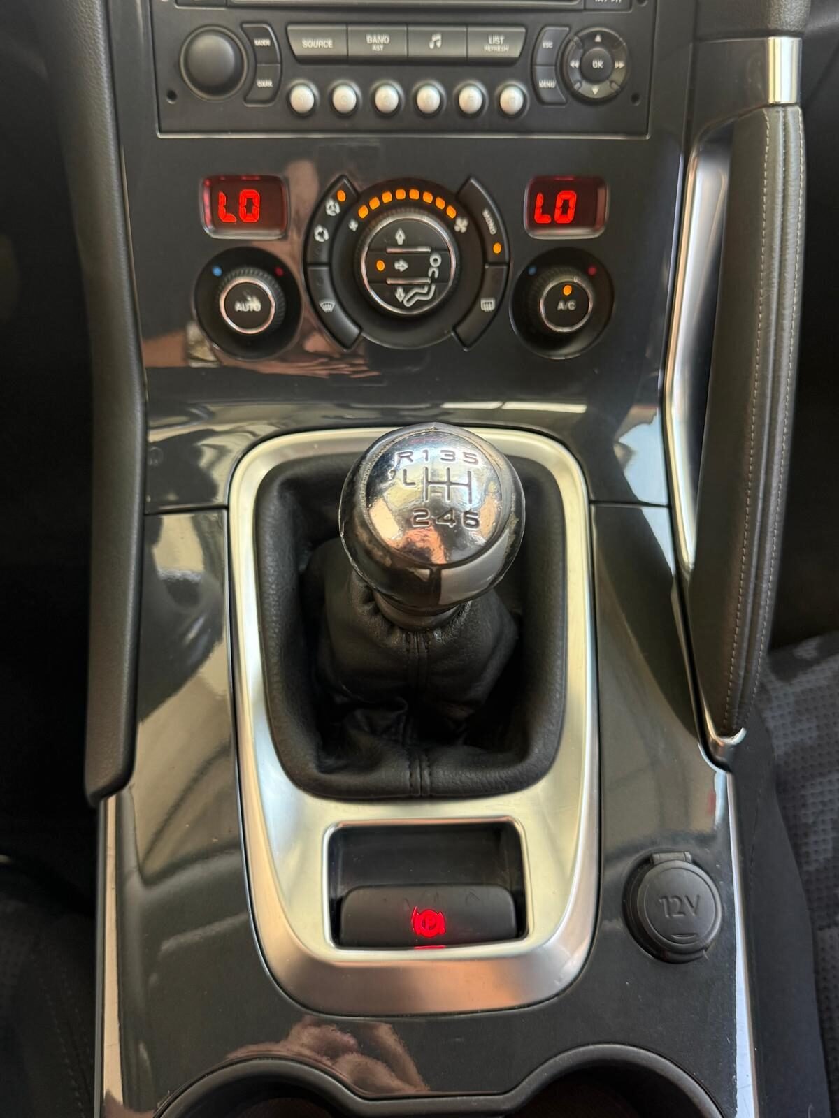 PEUGEOT 3008 1.6HDi