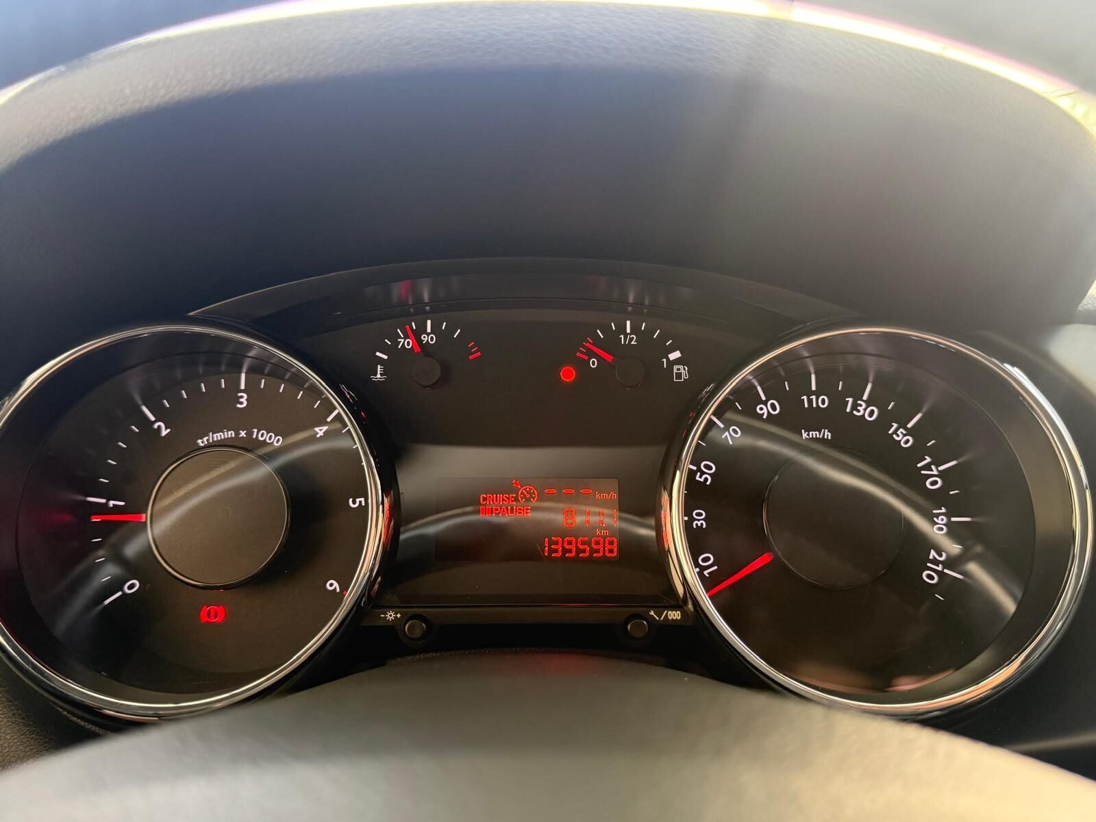 PEUGEOT 3008 1.6HDi