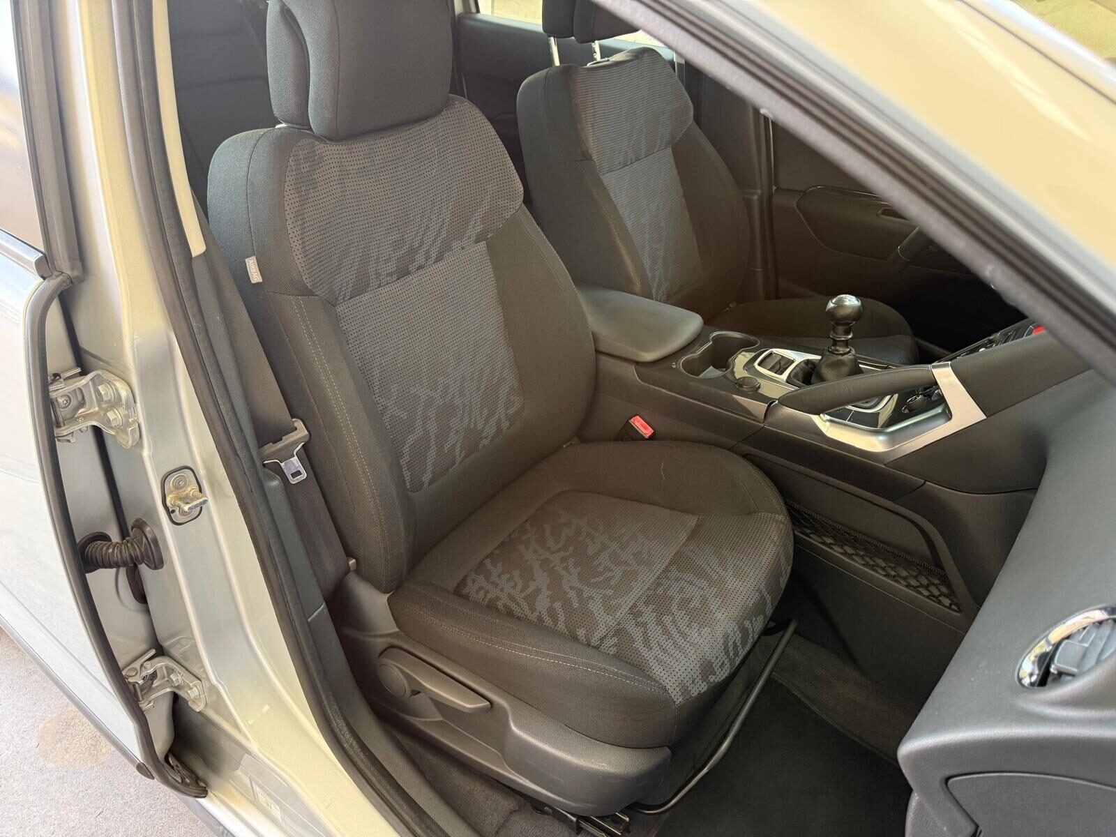 PEUGEOT 3008 1.6HDi