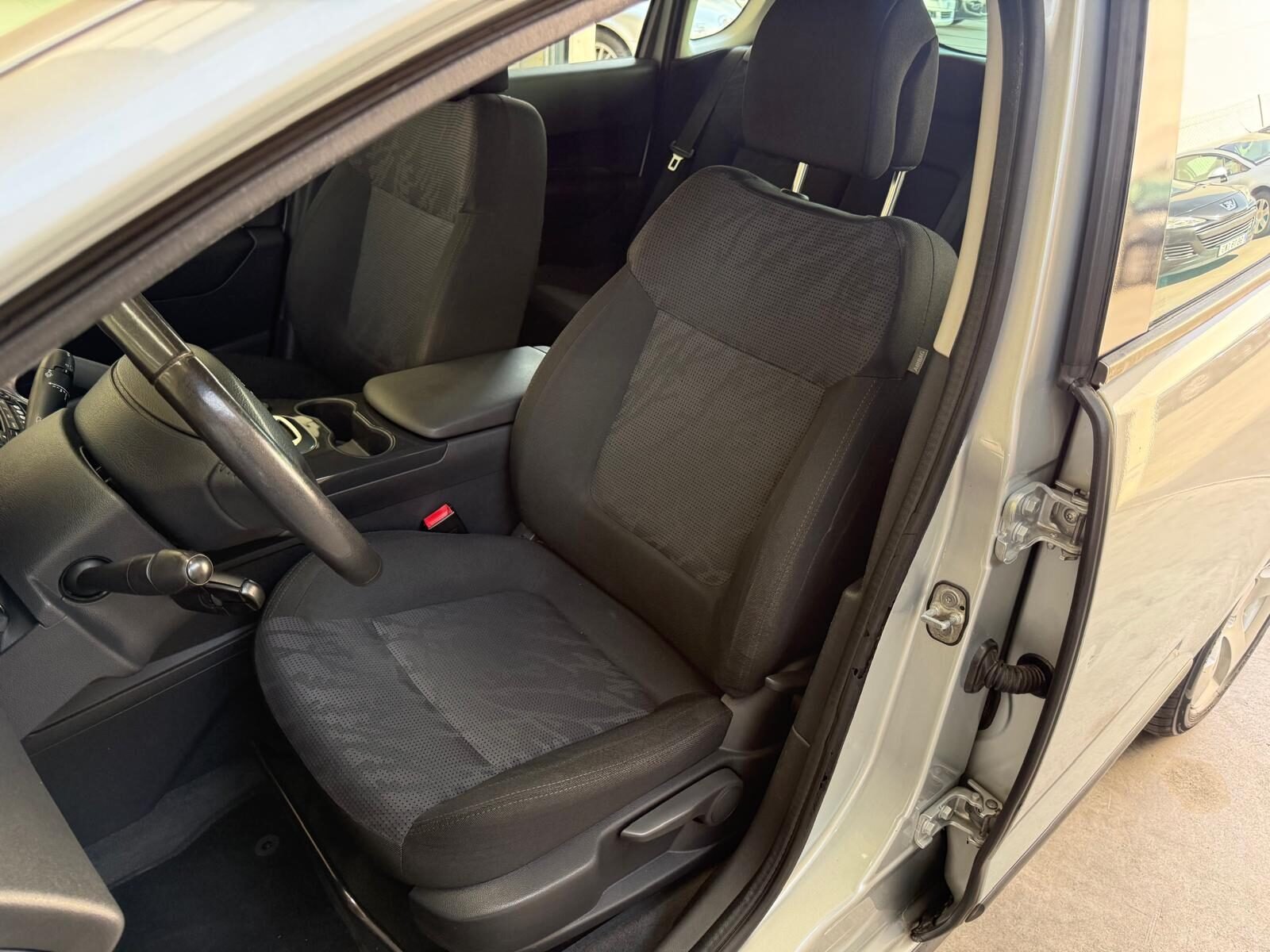 PEUGEOT 3008 1.6HDi