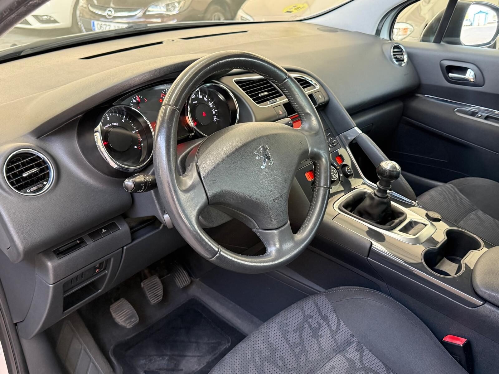 PEUGEOT 3008 1.6HDi