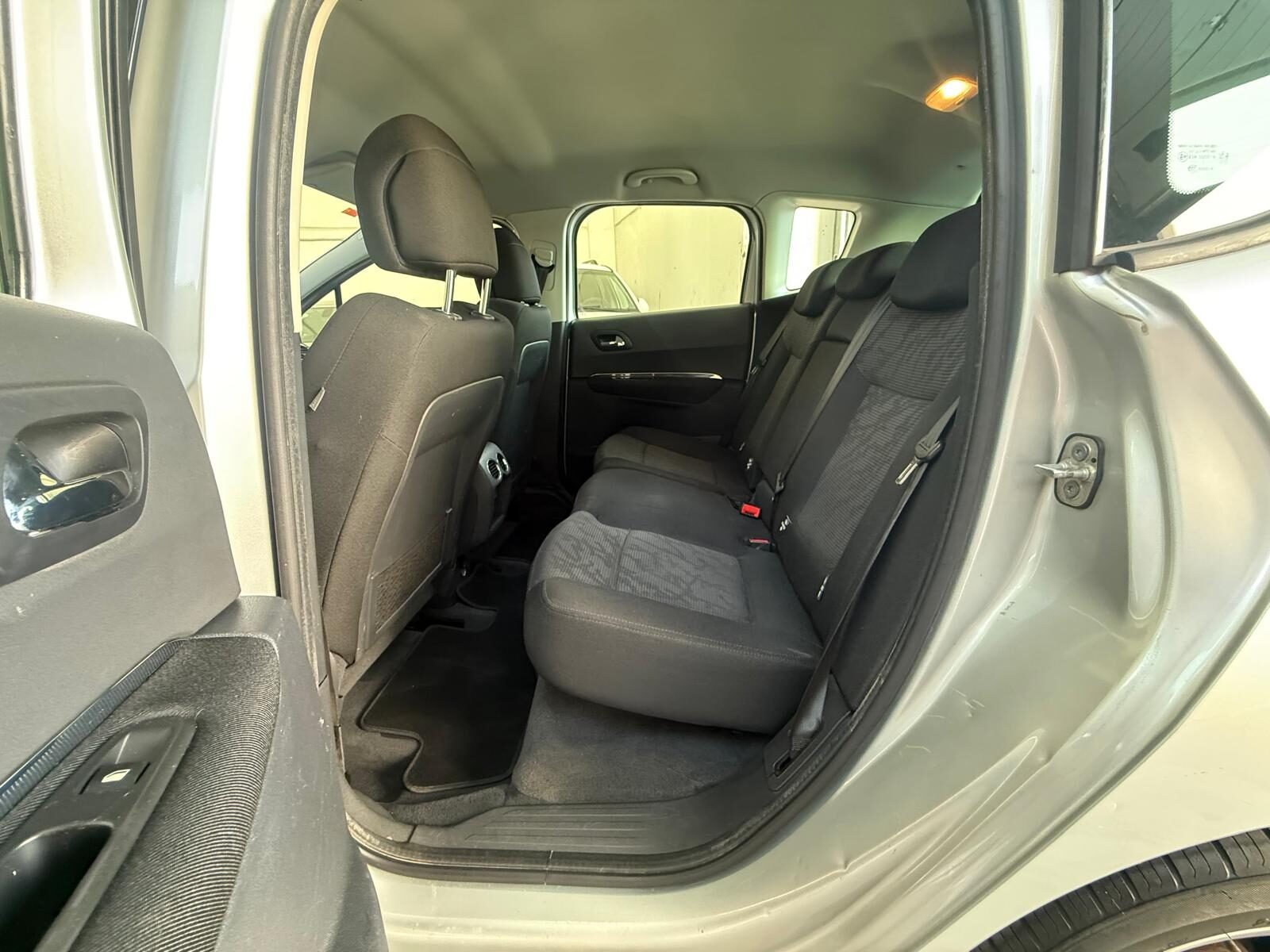 PEUGEOT 3008 1.6HDi