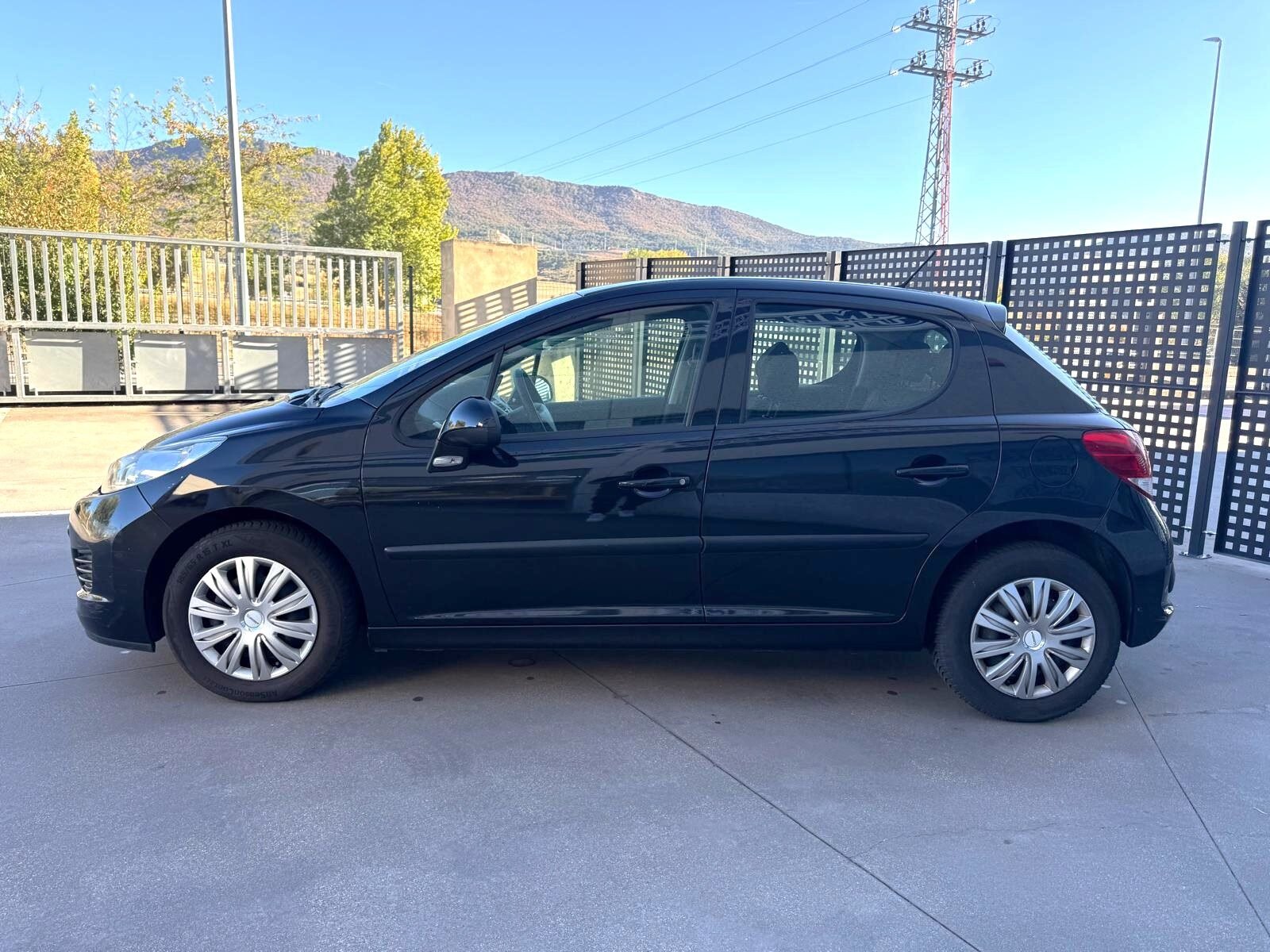 PEUGEOT 207 1.4i Confort