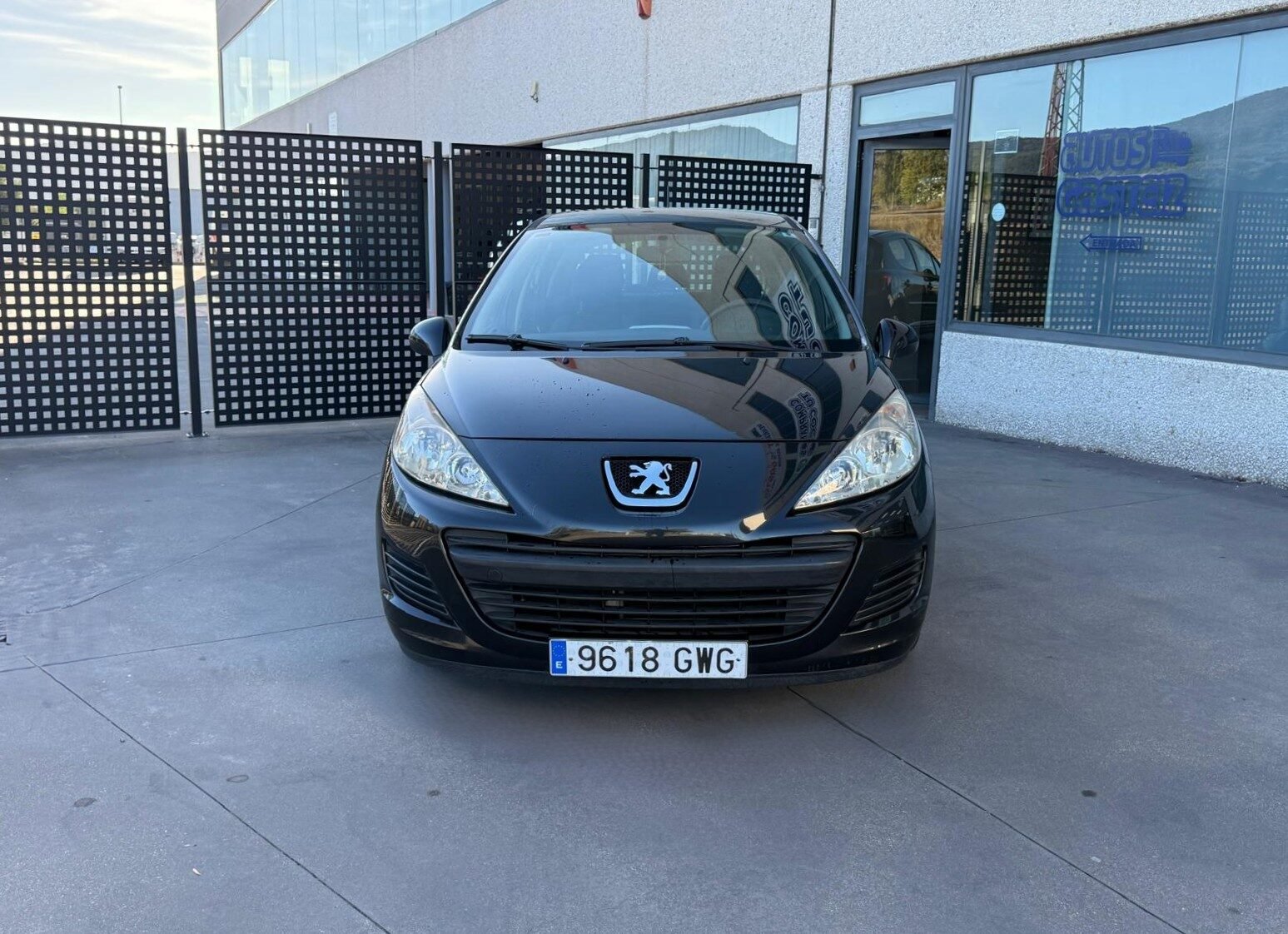 PEUGEOT 207 1.4i Confort