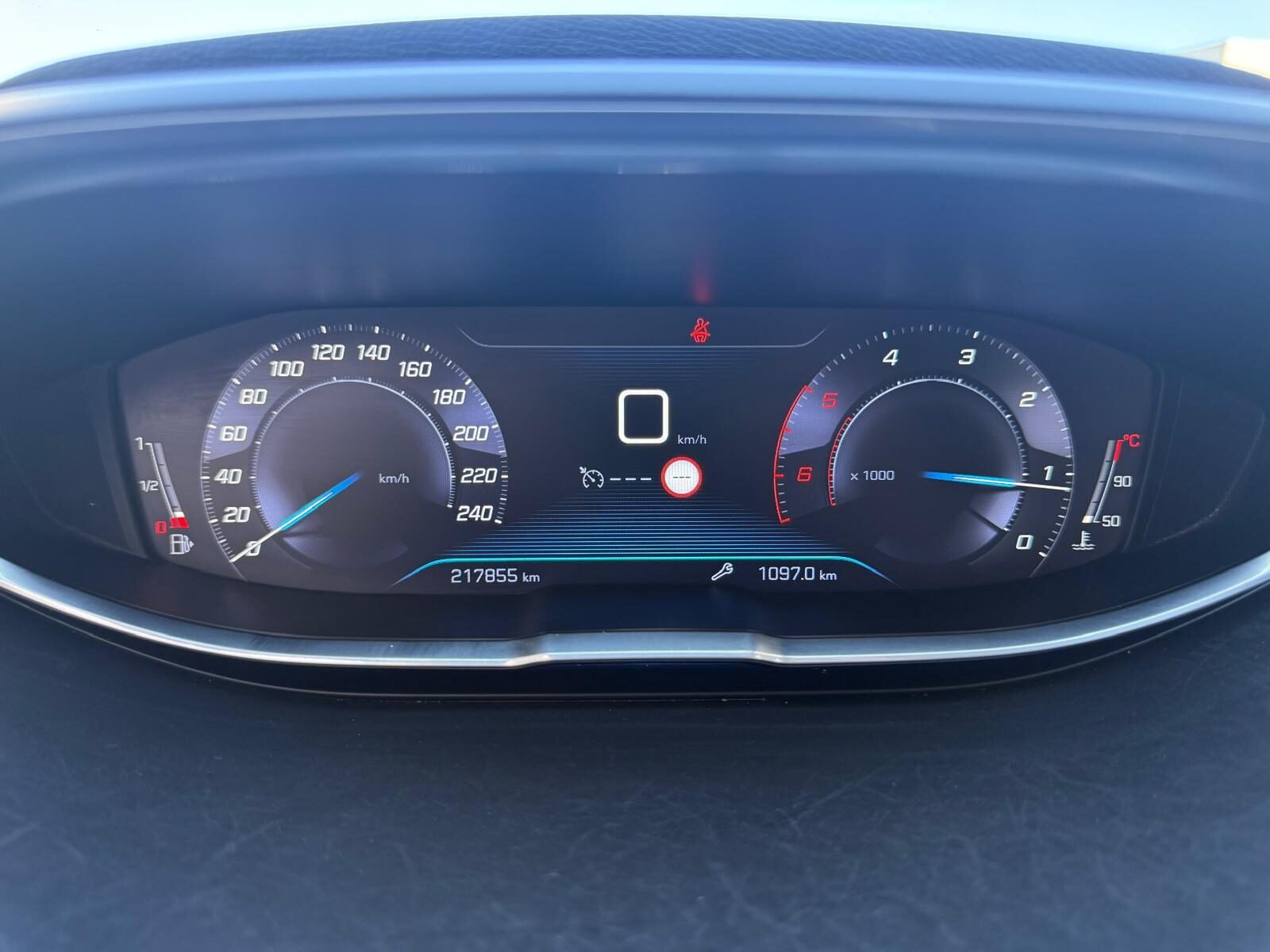 PEUGEOT 3008 1.6HDI