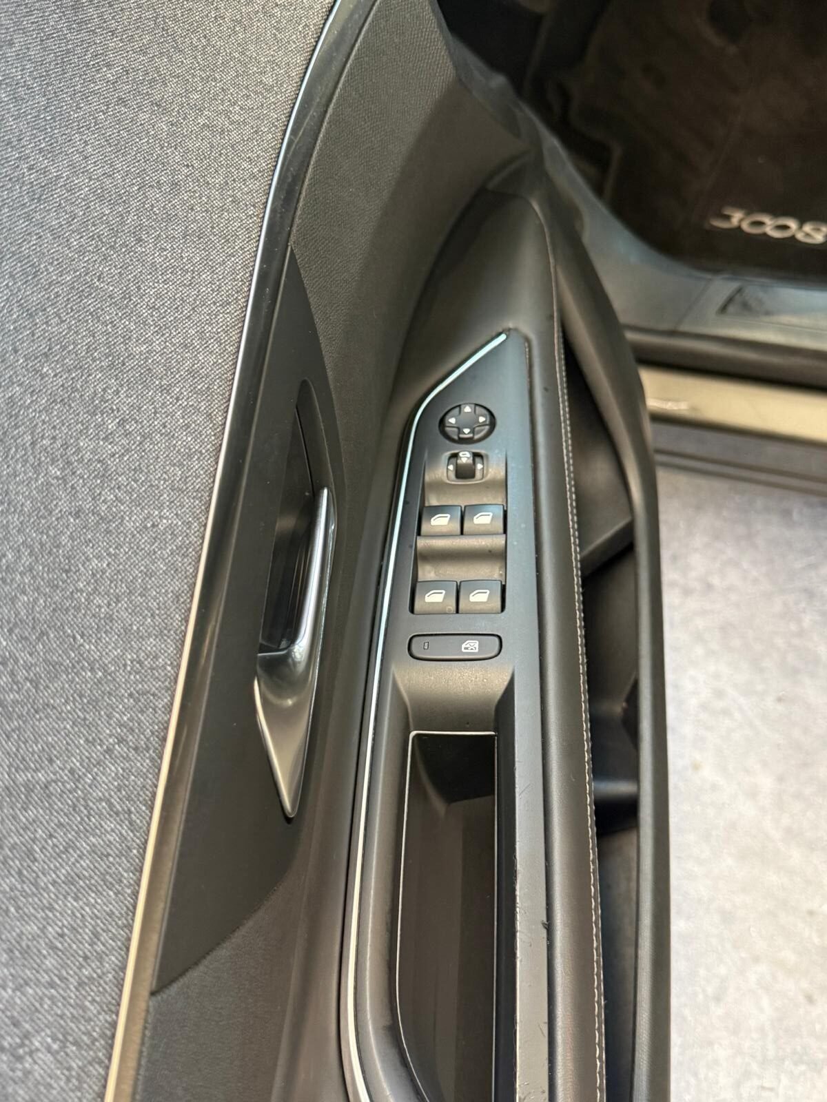 PEUGEOT 3008 1.6HDI