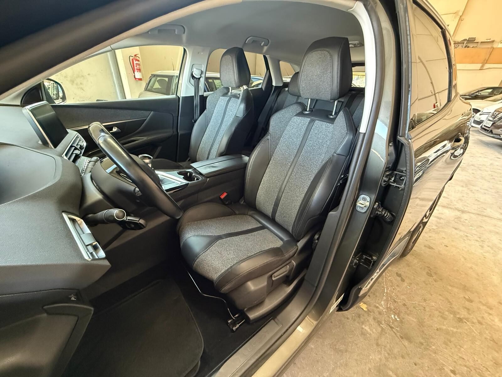 PEUGEOT 3008 1.6HDI