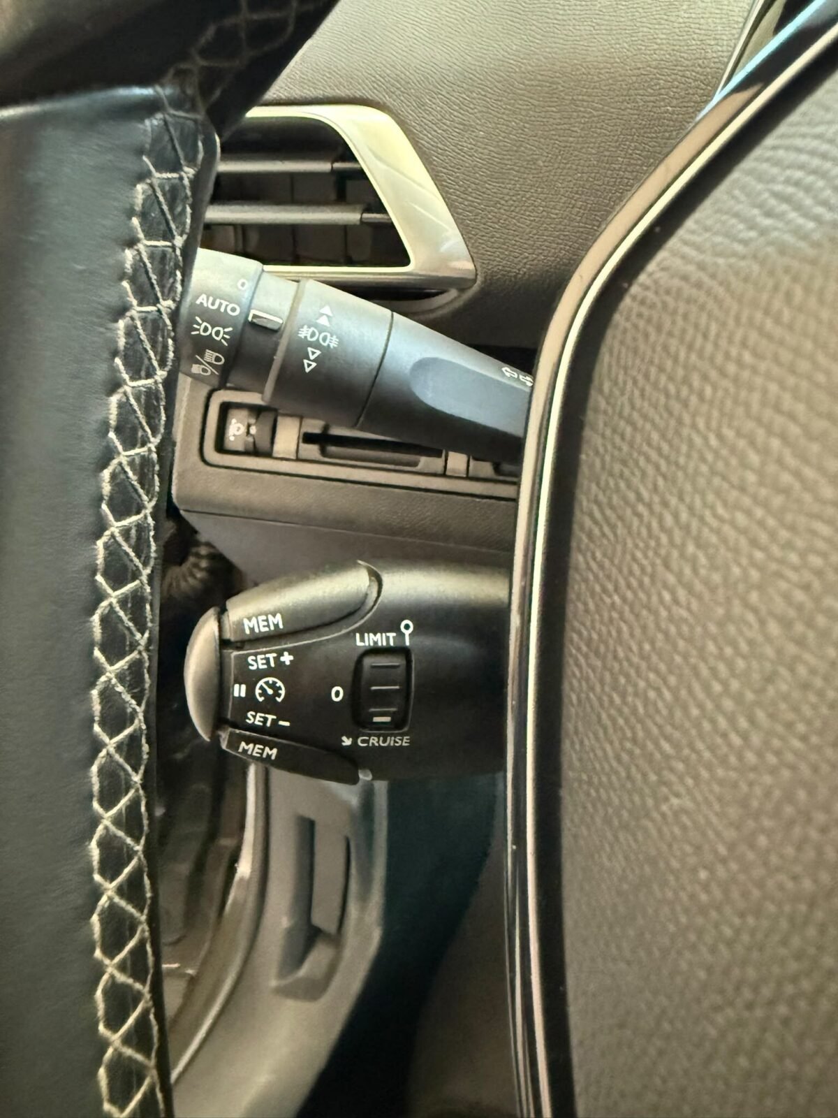 PEUGEOT 3008 1.6HDI